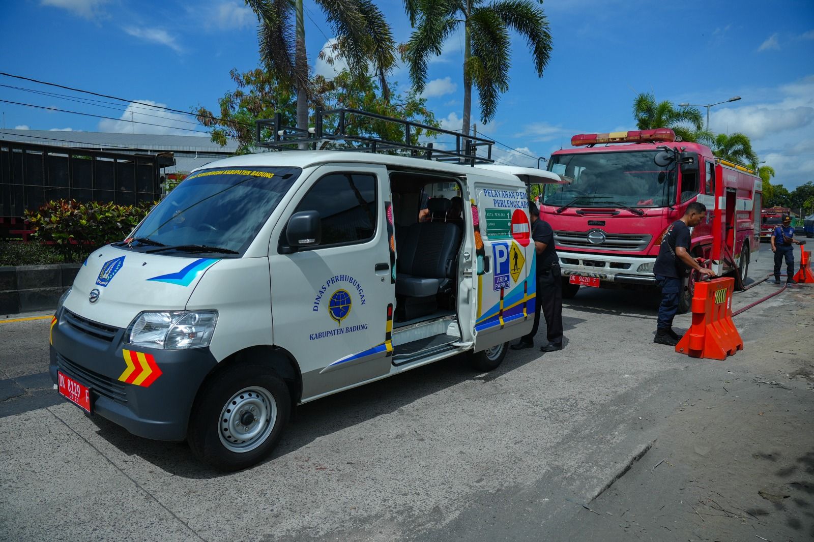 podiumnews.com-Dishub Badung Tertibkan Parkir Truk di Jalur Nasional