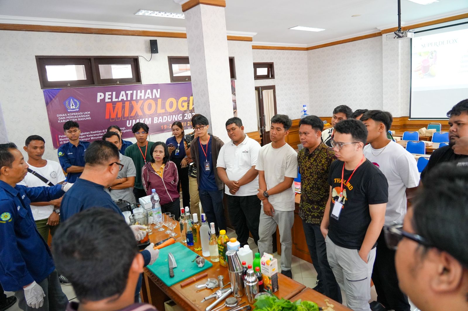 podiumnews.com-Diskop Badung Cetak Mixologist UMKM Lewat Pelatihan Khusus