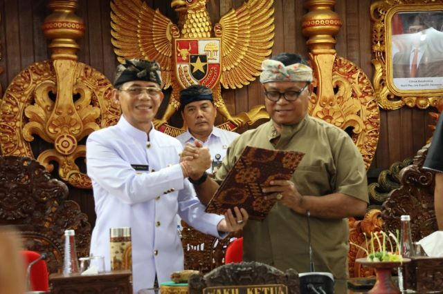 podiumnews.com-DPRD Klungkung Dorong Penataan Regulasi Daerah Berkesinambungan