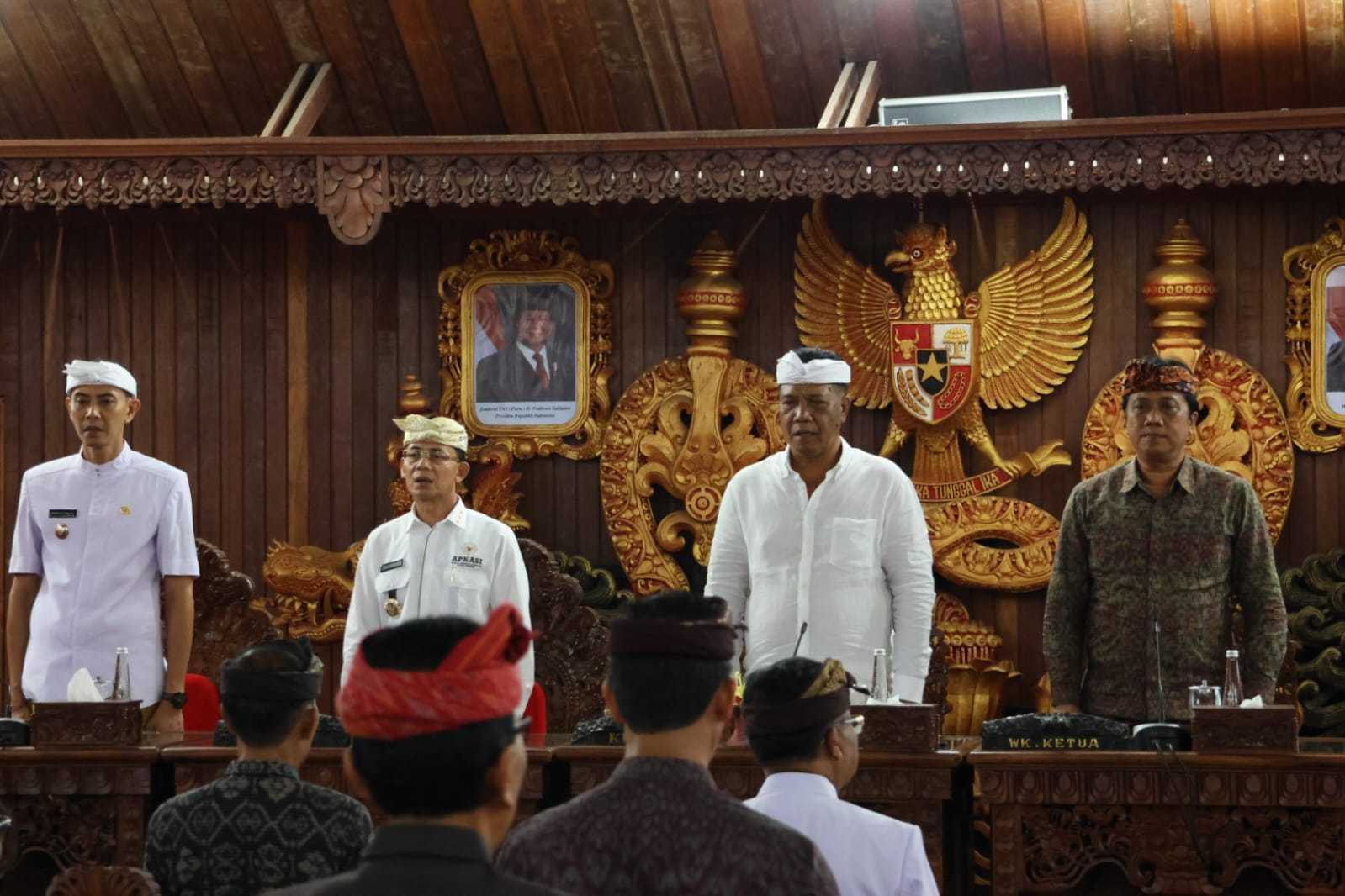 podiumnews.com-DPRD Klungkung Soroti Piutang Retribusi Rp8,6 Miliar Belum Tertagih