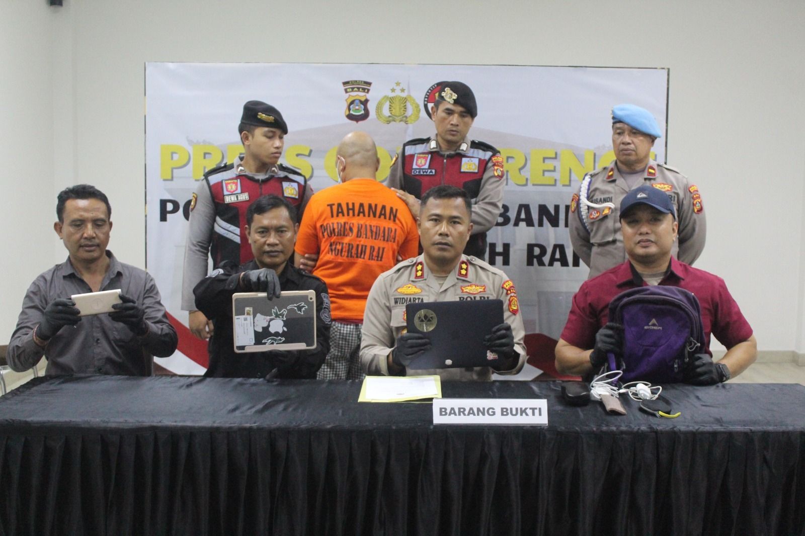 podiumnews.com-Driver Taksi Online Curi Tas Penumpang di Bandara 