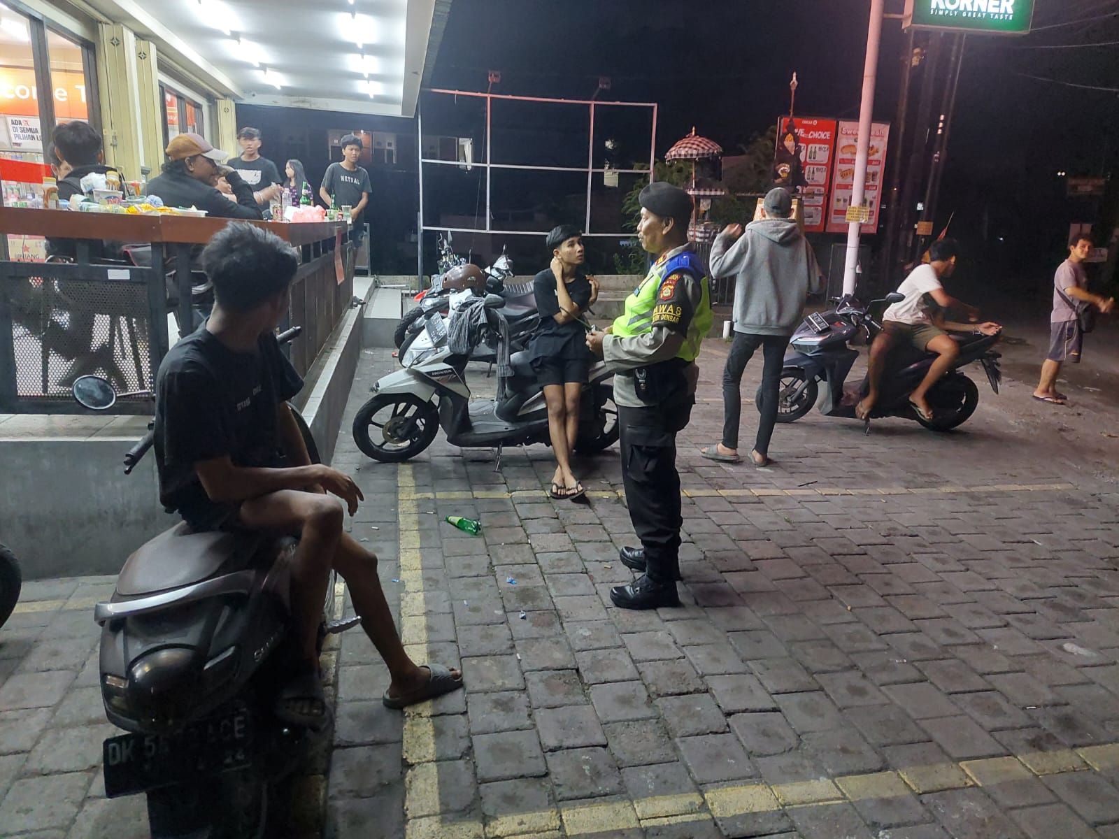 podiumnews.com-Polisi Sidak Duktang di Kuta dan Denpasar