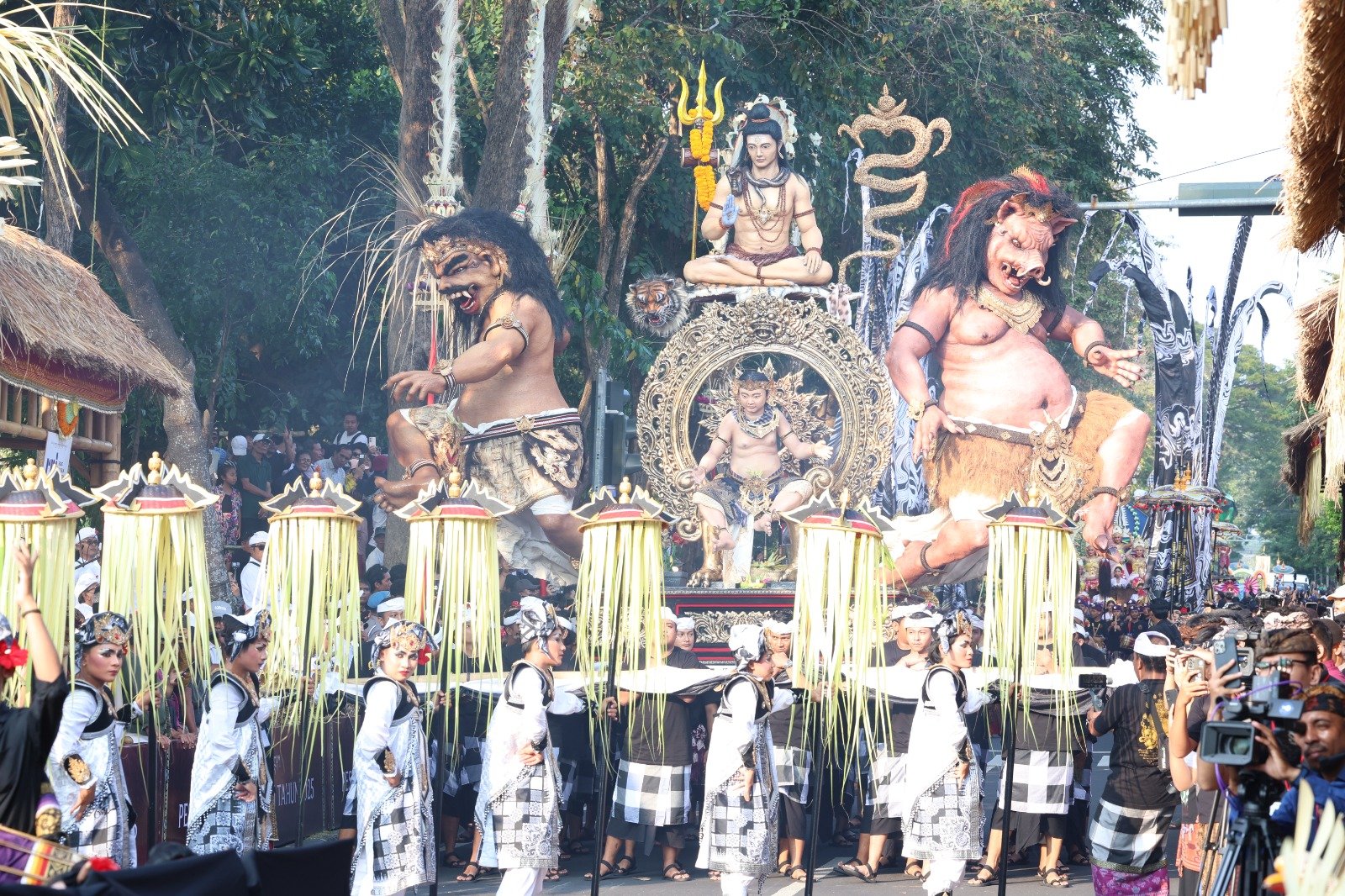 Ngerebong Kesiman Jadi Wajah Budaya Denpasar di PKB 2025