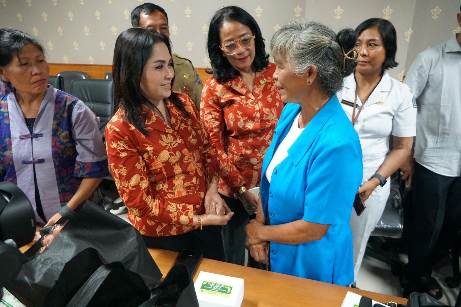 podiumnews.com- Pensiunan ASN Pemkab Badung Terima Sembako