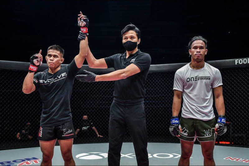 podiumnews.com-Petarung Indonesia Eko Roni Saputra Kembali Meraih Kemenangan, Abbasov Pertahankan Juara Dunia ONE