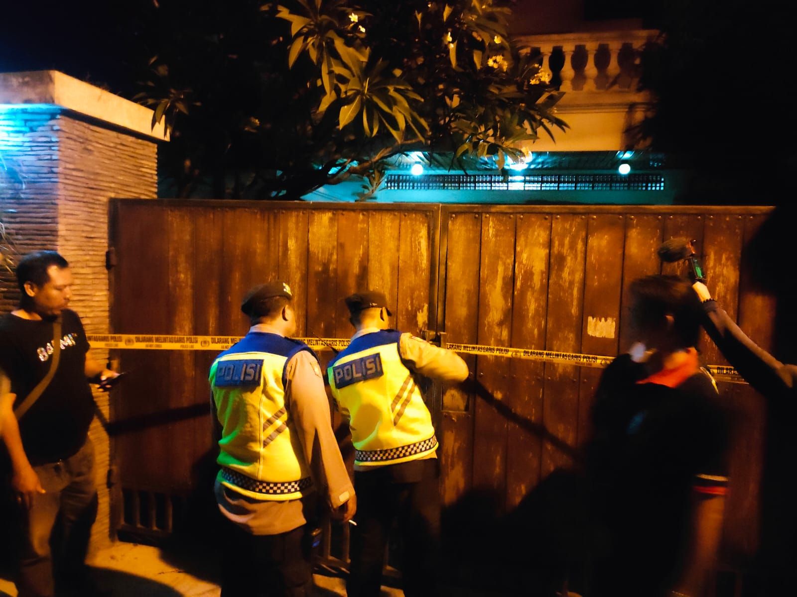 Mantan Bupati Jembrana dan Istri Ditemukan Tewas