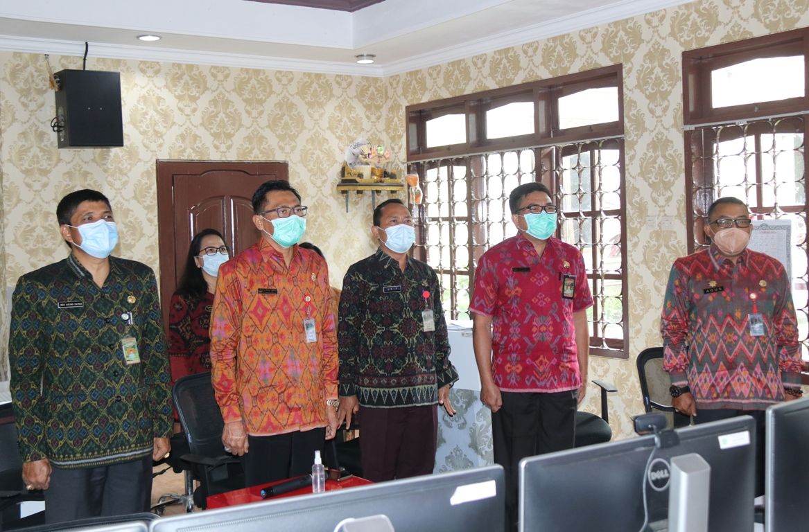 podiumnews.com-Pemkab Tabanan Ikuti Peresmian SE Penggunaan Kain Tenun Endek Bali