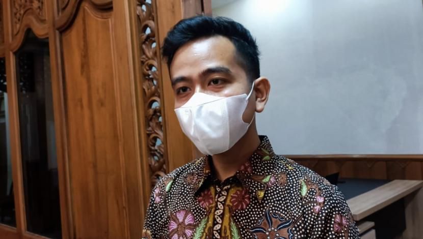 podiumnews.com-Gibran Pertanyakan Alasan Pencetus Jadwal Pertandingan Malam  