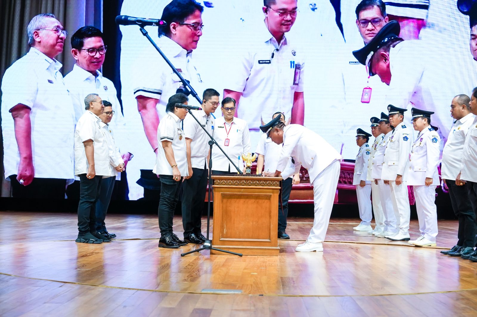 podiumnews.com-Masa Jabatan 45 Perbekel di Badung Diperpanjang 