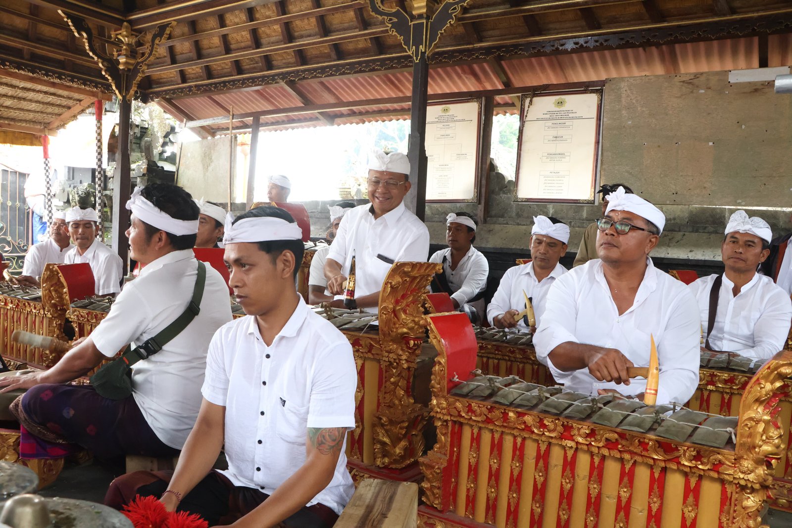podiumnews.com-Ketika Gubernur Menjadi Penabuh Gamelan
