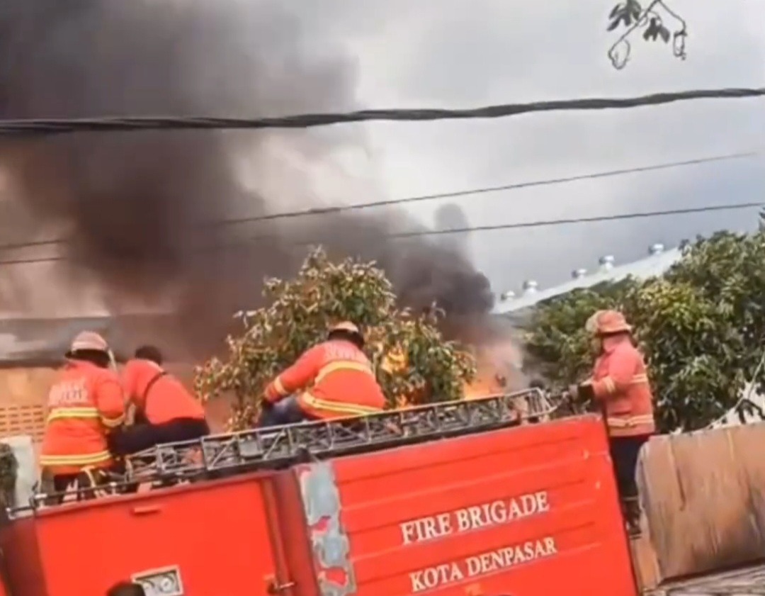 Di Denpasar, Dua Gudang LPG Meledak Terbakar