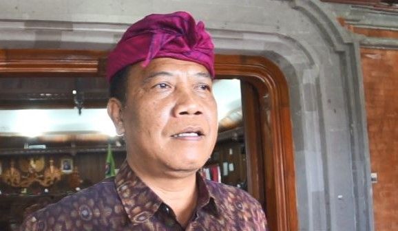 podiumnews.com-Ketua DPRD Klungkung Soroti Kekurangan Guru di Nusa Penida