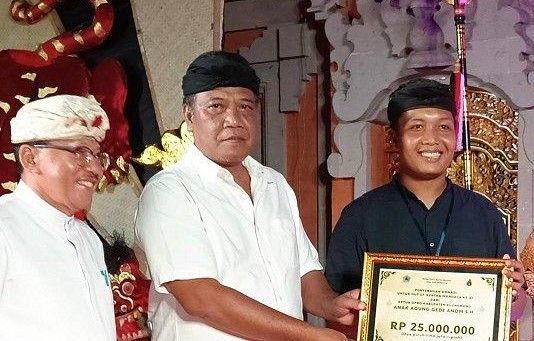 podiumnews.com-Ketua DPRD Klungkung Apresiasi Kreativitas Pemuda ST Kertha Mandala