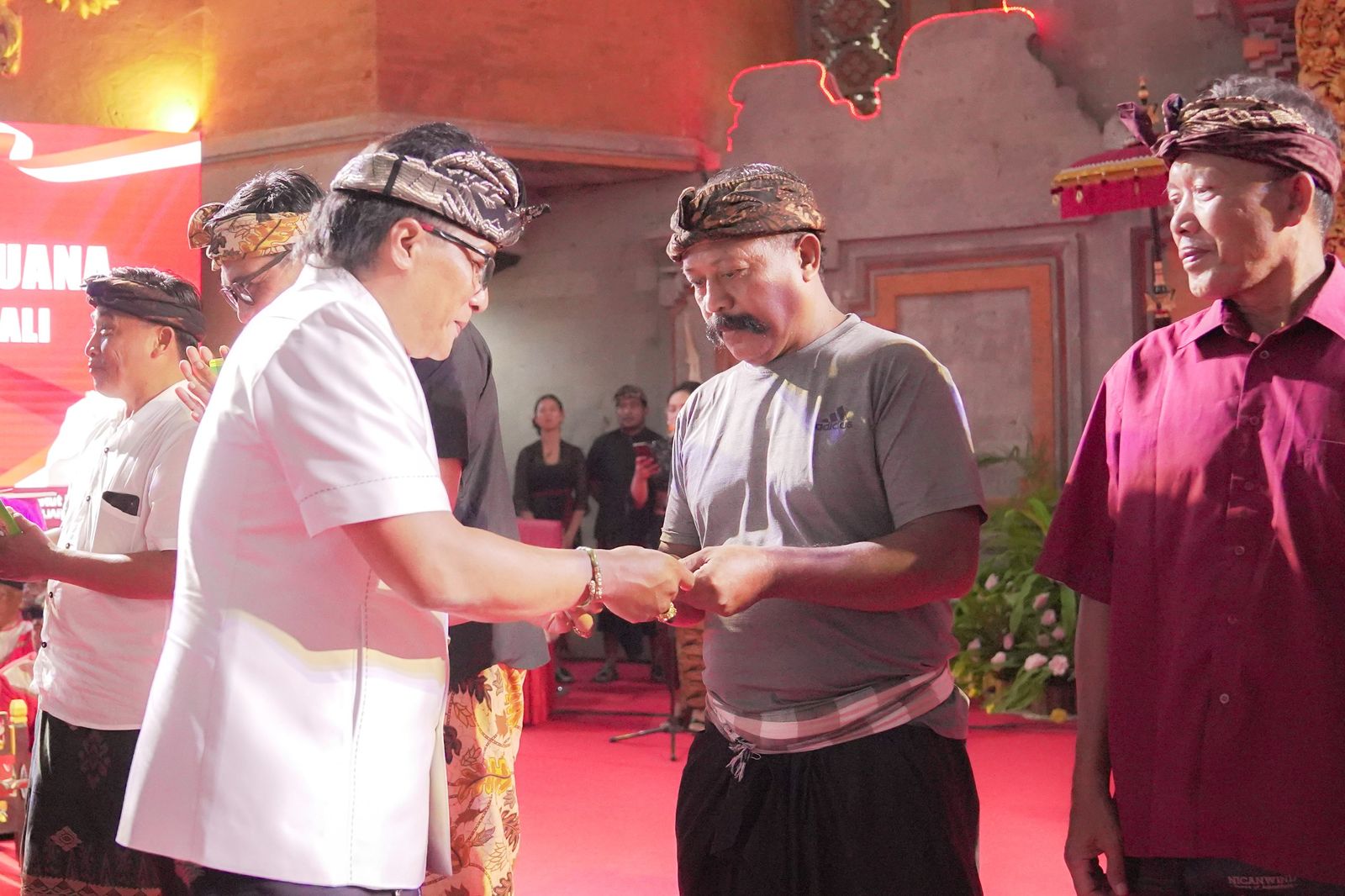 podiumnews.com-Badung Guyur Hibah Rp 11,9 M di Buleleng