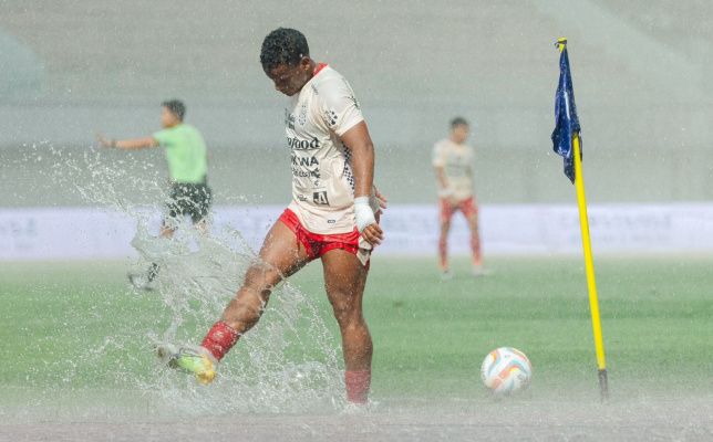 podiumnews.com-Pertandingan Sempat Dihentikan Akibat Hujan