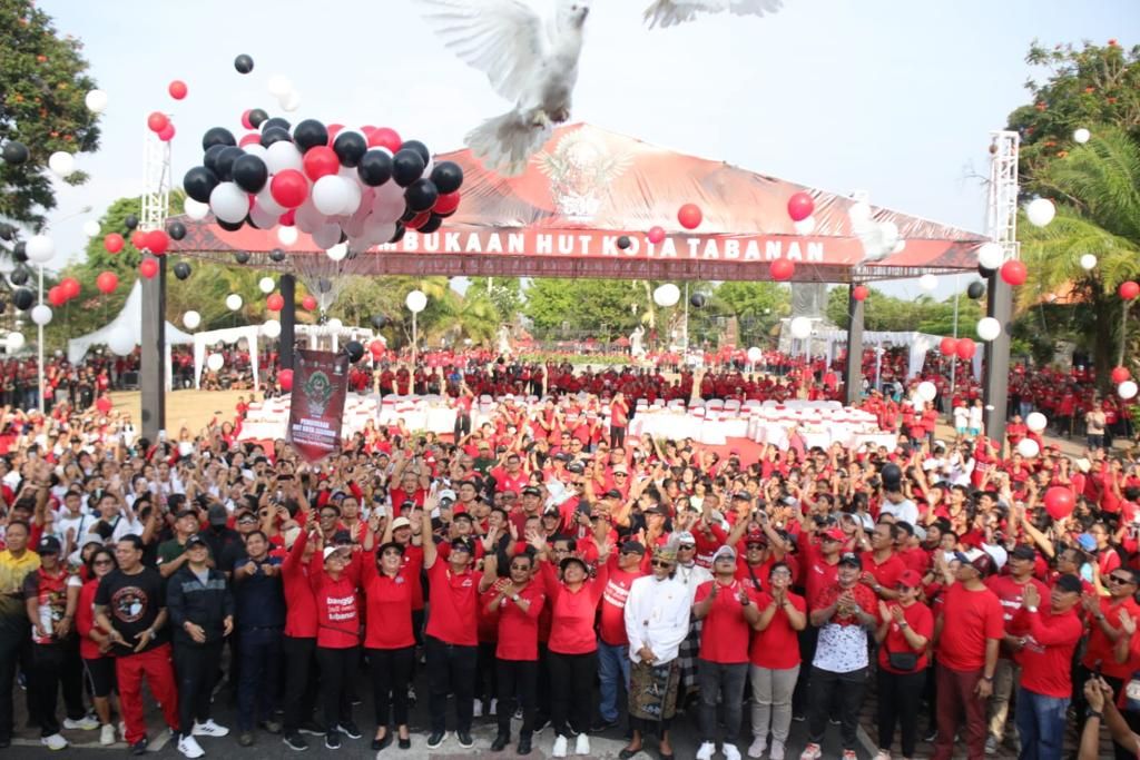 podiumnews.com-Ribuan Warga Padati HUT Kota Tabanan