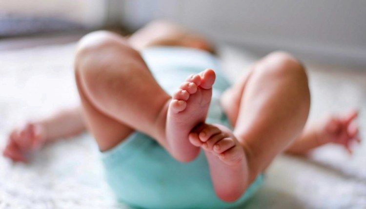 podiumnews.com-Seorang Perempuan Tega Buang Bayi di Atas Meja Dagang Cilok di Denpasar