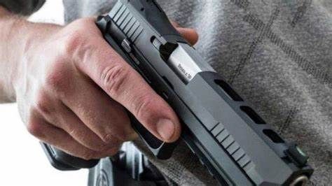 podiumnews.com-Tangkap Terduga Pengedar Narkoba, Polisi Justru Temukan Senjata Api