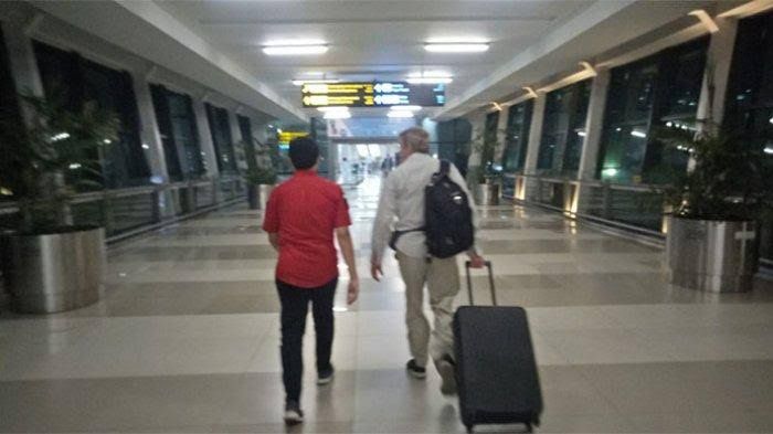 podiumnews.com-Imigrasi Singaraja Pulangkan WNA asal Kanada