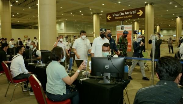 podiumnews.com-Menhub Tinjau Simulasi Penanganan Kedatangan Penumpang Internasional di Bandara Ngurah Rai