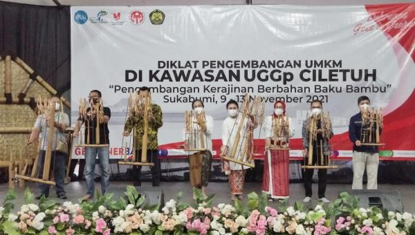 podiumnews.com-Diklat Kerajinan Bambu Bagi Para Pelaku Usaha UMKM
