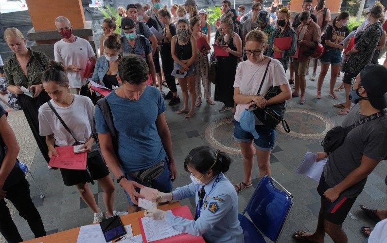 podiumnews.com-WNA Diberi Waktu Hingga 20 September Ajukan Visa "Onshore"