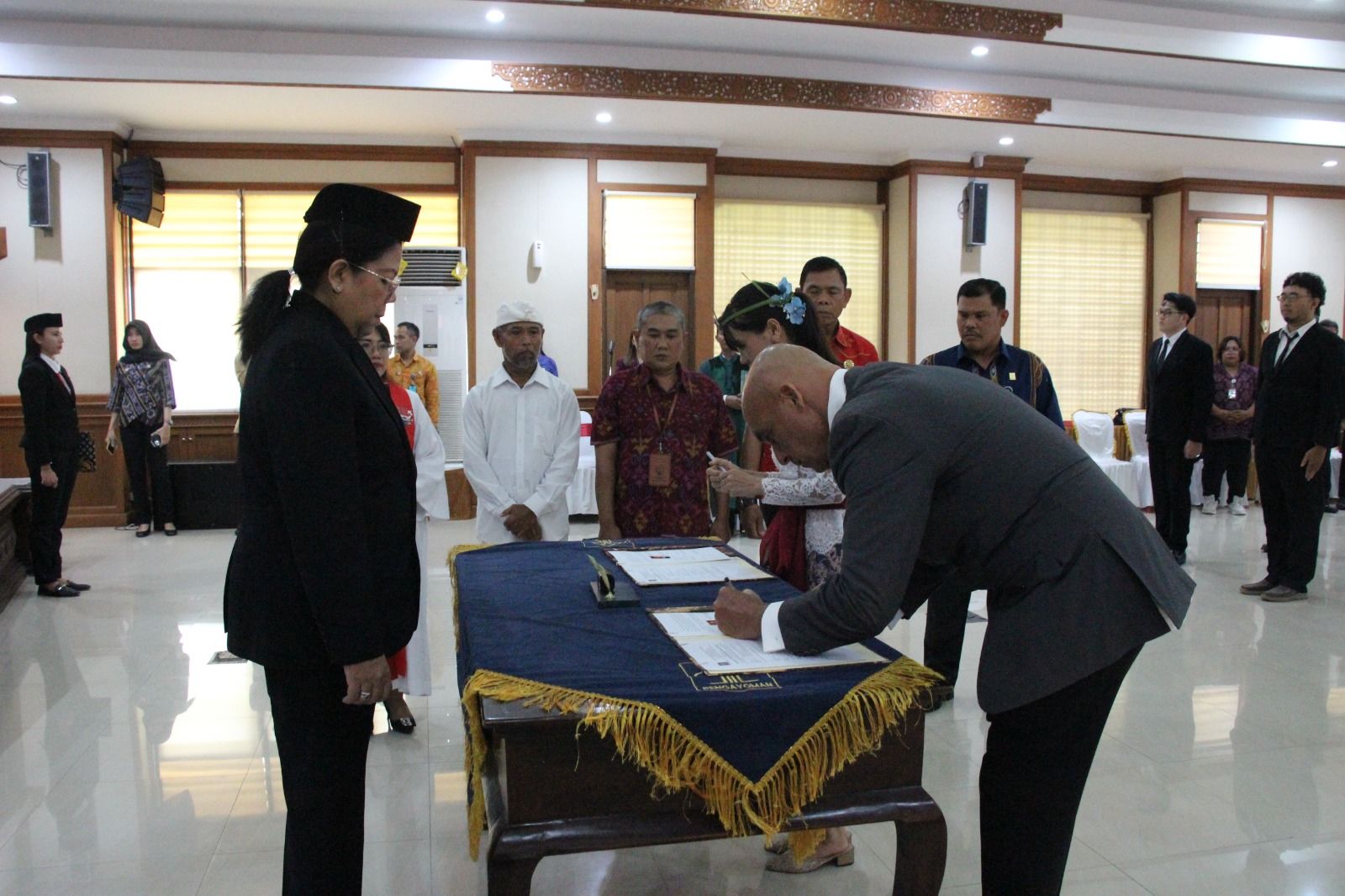 podiumnews.com- 12 Orang Hasil Kawin Campuran Jadi WNI