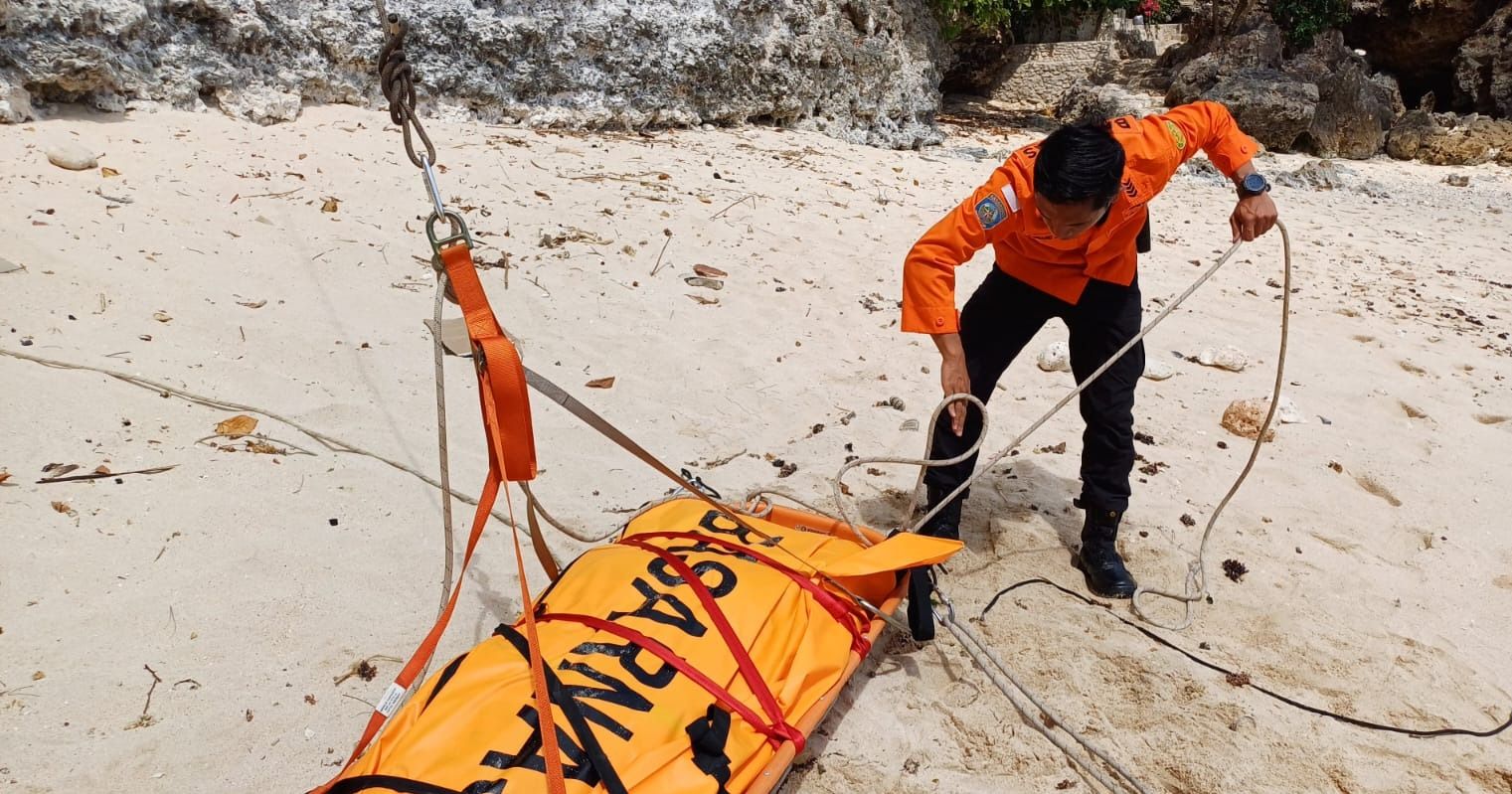 Mayat Bule AS Terdampar di Pantai Bingin