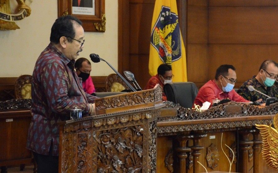 podiumnews.com-DPRD Bali Gelar Rapat Paripurna Jawaban Gubernur Atas PU Fraksi-fraksi Terkait BUPDA