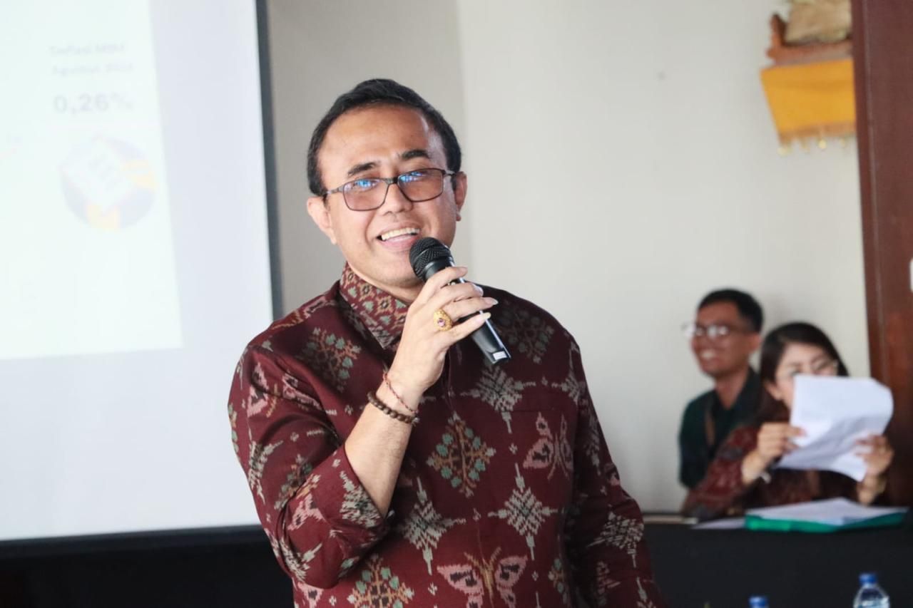 podiumnews.com-Pemkot Denpasar Rancang Sampah Plastik Jadi Paving Block