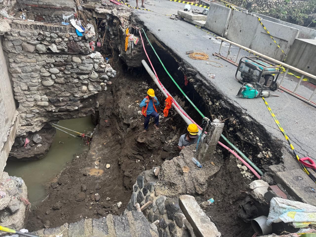 podiumnews.com-Pemkab Badung Bergerak Cepat Tangani Jalan Jebol di Kerobokan