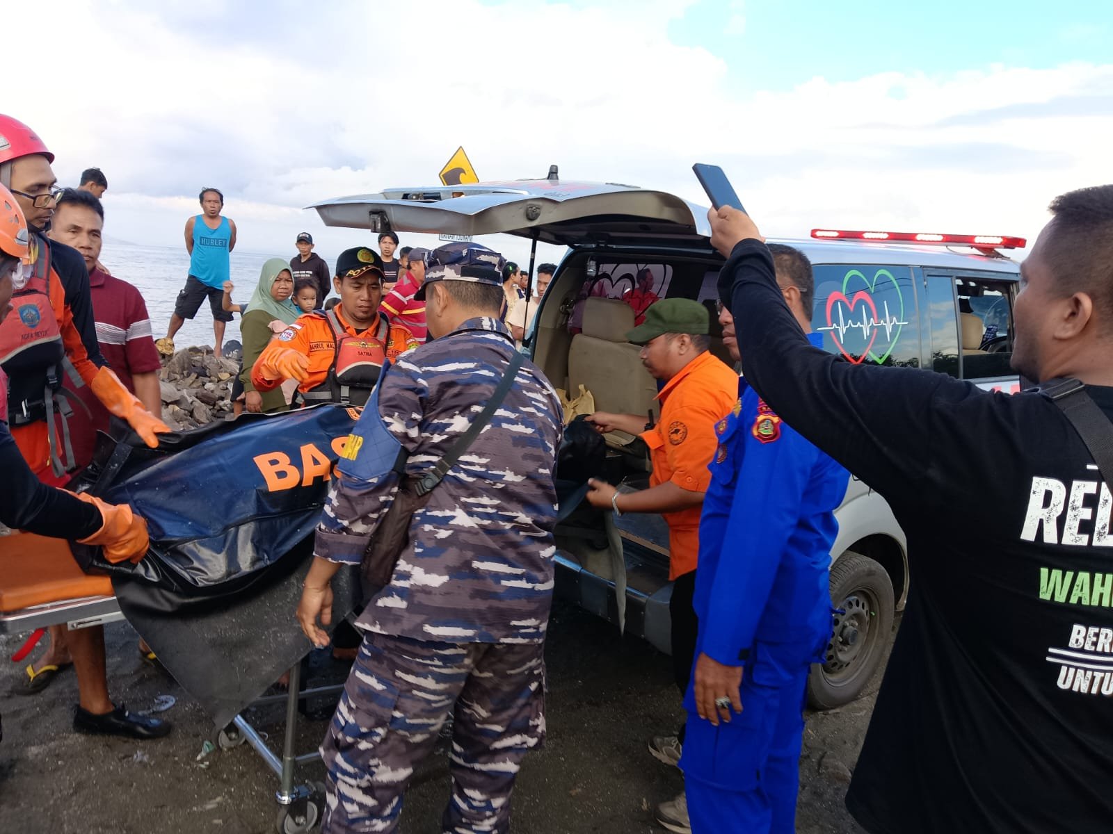 Kerumunan Burung di Laut Bantu Temukan Jenazah Korban KMP Tunu