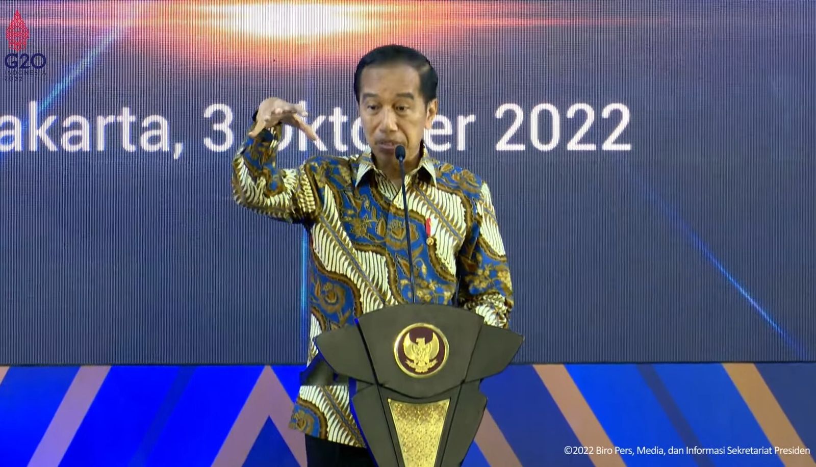 podiumnews.com-Presiden Jokowi Heran Indonesia Masih Impor Aspal