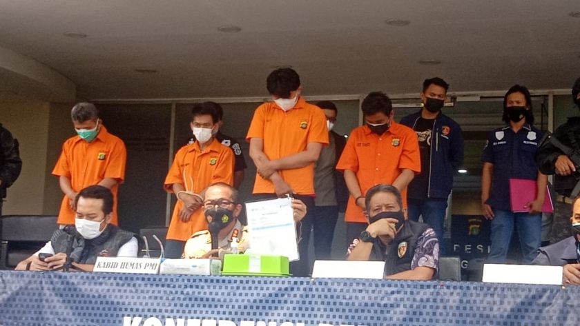 podiumnews.com-Polisi Ringkus Pelaku Pemalsuan Surat Swab PCR-Kartu Vaksin