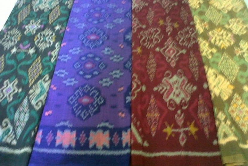 podiumnews.com-Pemkot Denpasar: Kaum Milenial di Himbau Gunakan Endek Bali