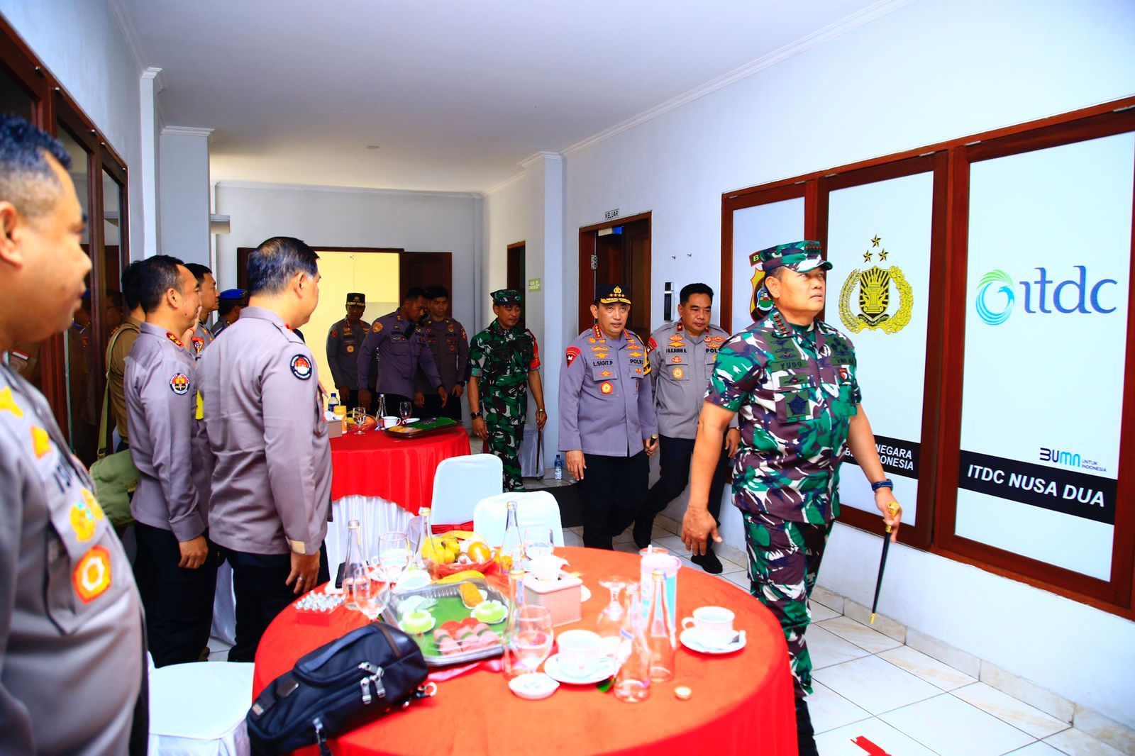 podiumnews.com-Kapolri - Panglima Tinjau Kesiapan AIS Forum 