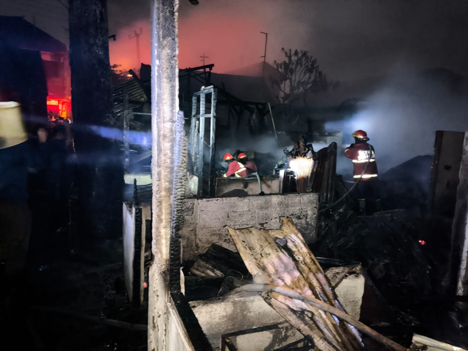 Si Jago Merah Hanguskan Lima Rumah di Densel