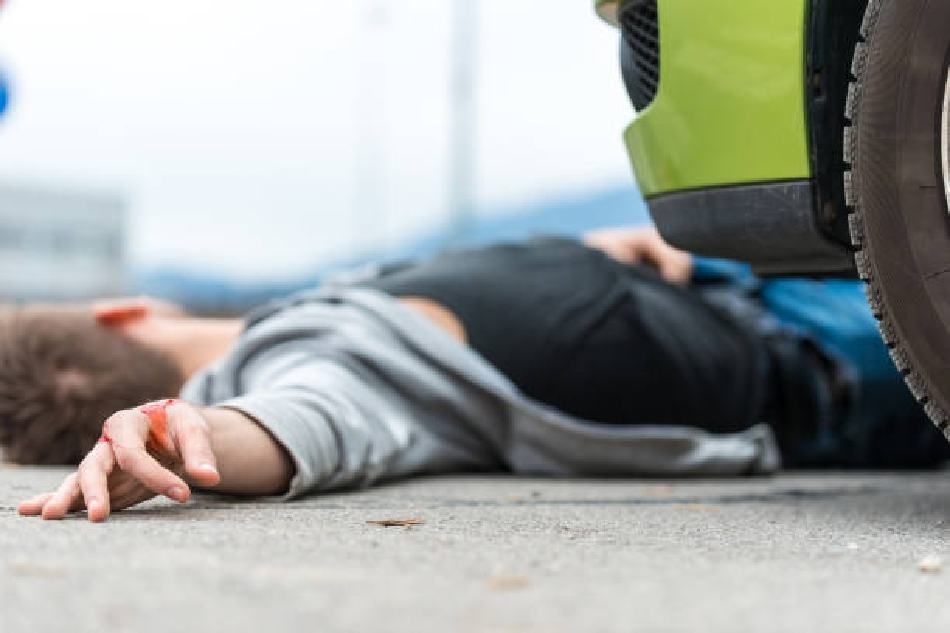 podiumnews.com-Pemotor Tewas Tabrak Truk Tangki Elpiji