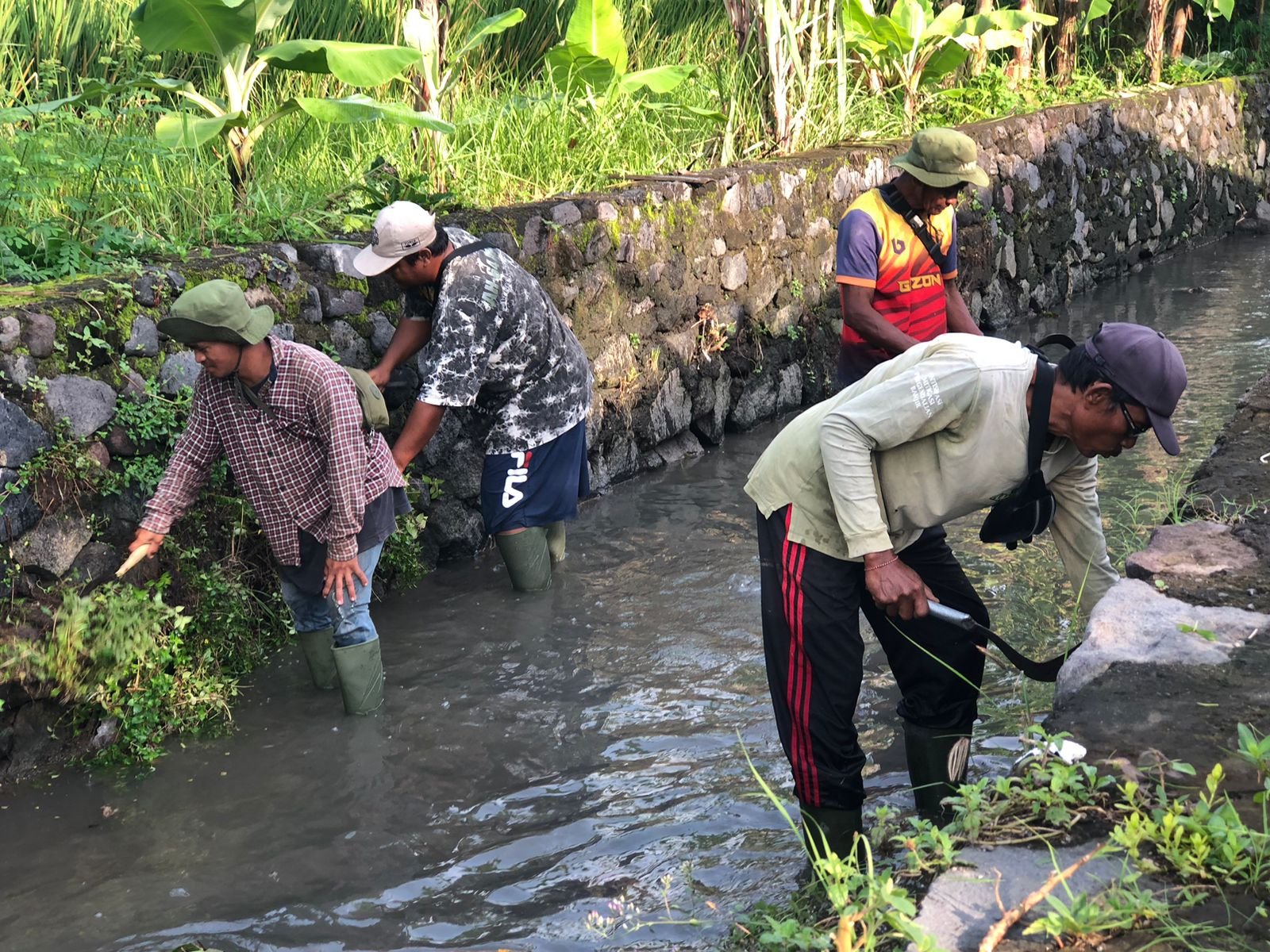 Kesiman Kertalangu Gelar Jumat Bersih