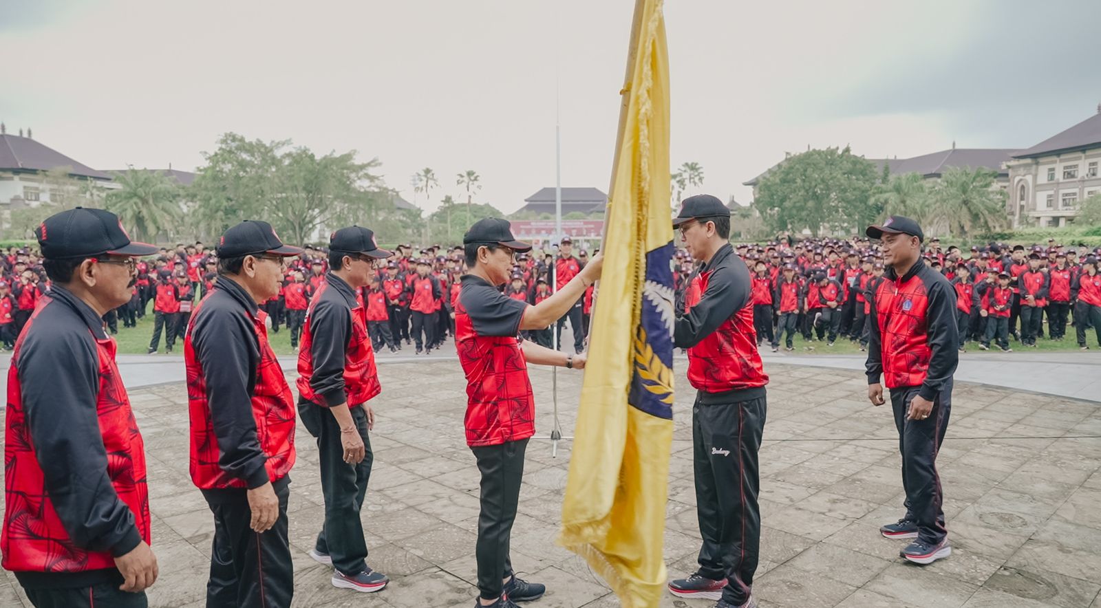 podiumnews.com-Adi Arnawa Lepas Kontingen Badung untuk Porjar Bali 