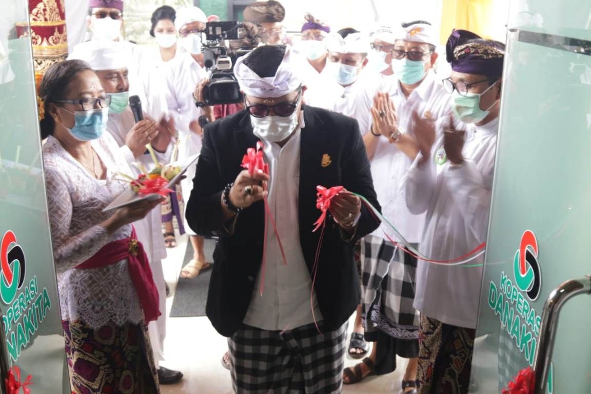 podiumnews.com-Wabup Tabanan Hadiri Pemalspasan Gedung Koperasi Danakita Apuan