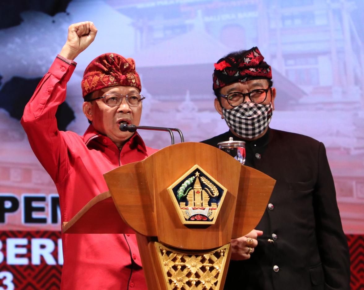 podiumnews.com-Koster-Ace Sampaikan Laporan Dua Tahun Capaian Kinerja Memimpin Bali