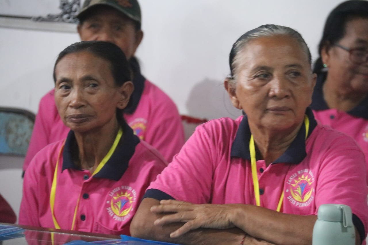 Lansia Penglatan Melek Teknologi, Tolak Terpinggirkan di Era Digital