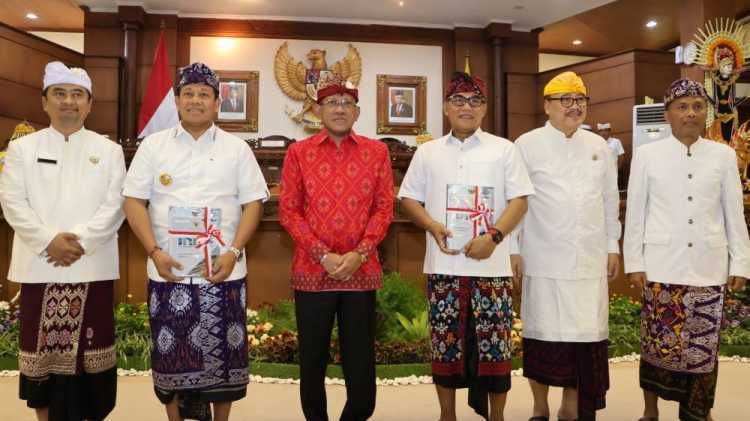 podiumnews.com-DPRD Bali Gelar Rapat Paripurana Soal Penyerahan LPH BPK
