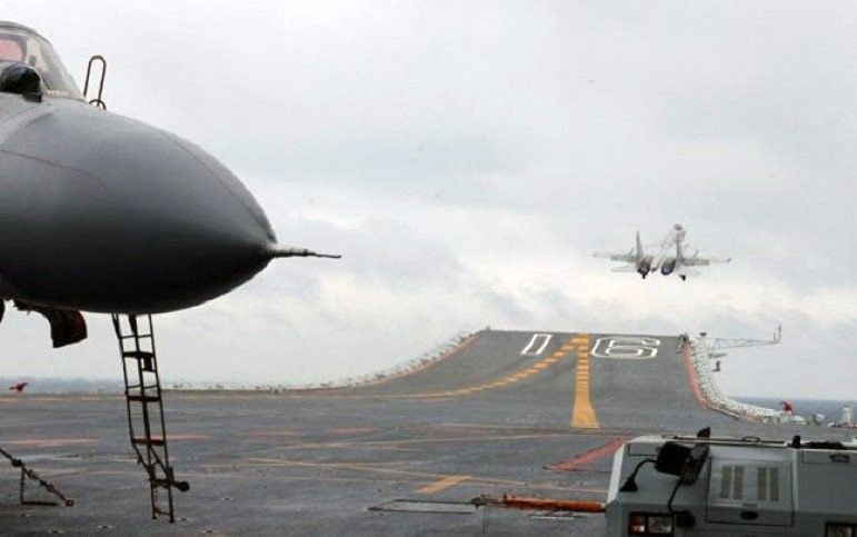 podiumnews.com-Militer Udara China Gelar Aktivitas di Laut China Selatan Saat Kapal Induk AS Melewati Selat Bashi