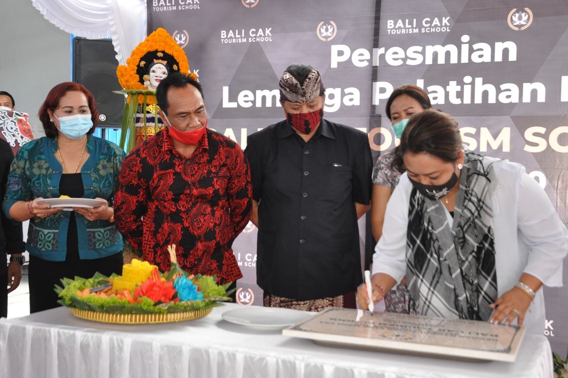 podiumnews.com-Bupati Tabanan Resmikan LPKS Bali Cak Tourism School