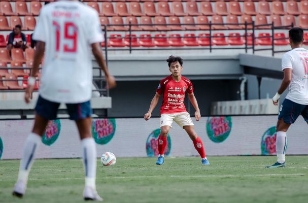 podiumnews.com-Komentari Kartu Merah Pemain Asing Arema   