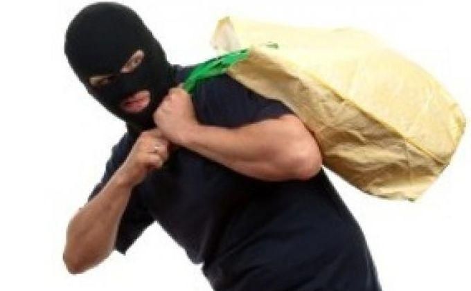 podiumnews.com-Polisi Amankan Pasangan PRT Gasak Laptop Majikan di Denpasar