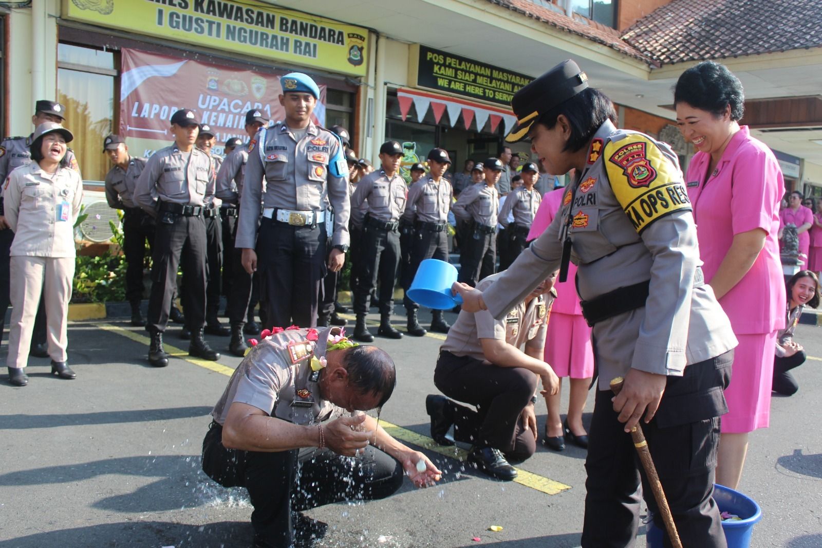 podiumnews.com-Empat Personel Bandara Ngurah Rai Naik Pangkat