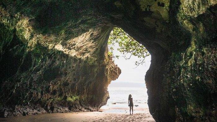 Senja di Soan Galuh, Momen Sakral dari Celah Karang